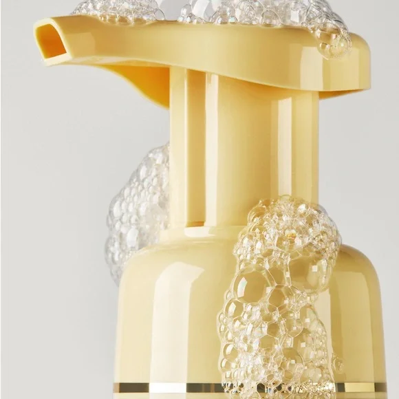 Bath & Body Works Pistachio Milk & Honey Gentle & Clean Foaming Hand Soap - Picture 4 of 4